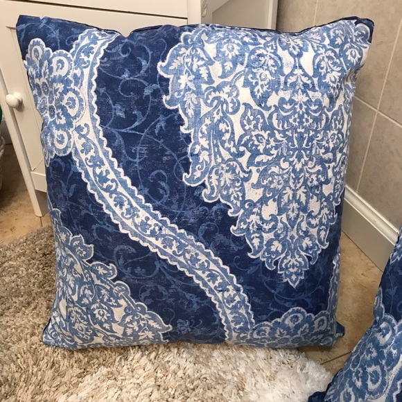 Decorative accent pillows set of 2 blue and white - Picture 2 of 4